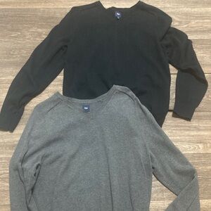 Bundle of GAP V neck sweaters size medium